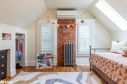 109 Fairleigh Avenue S, Hamilton, ON - Indoor Photo Showing Bedroom