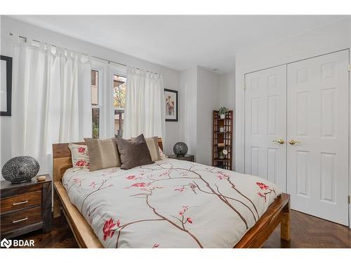 23 Barrie Terrace, Oro-Medonte, ON - Indoor Photo Showing Bedroom