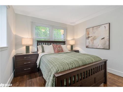 23 Barrie Terrace, Oro-Medonte, ON - Indoor Photo Showing Bedroom