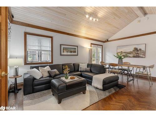 23 Barrie Terrace, Oro-Medonte, ON - Indoor Photo Showing Living Room