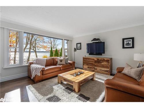 23 Barrie Terrace, Oro-Medonte, ON - Indoor Photo Showing Living Room