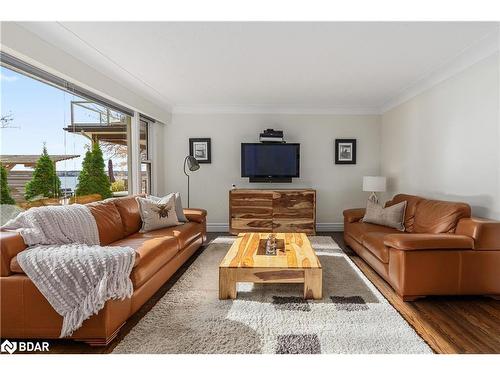 23 Barrie Terrace, Oro-Medonte, ON - Indoor Photo Showing Living Room