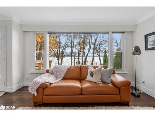 23 Barrie Terrace, Oro-Medonte, ON - Indoor Photo Showing Living Room