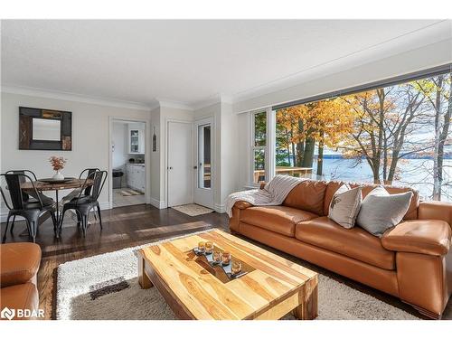 23 Barrie Terrace, Oro-Medonte, ON - Indoor Photo Showing Living Room