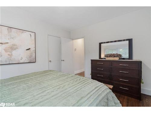 23 Barrie Terrace, Oro-Medonte, ON - Indoor Photo Showing Bedroom