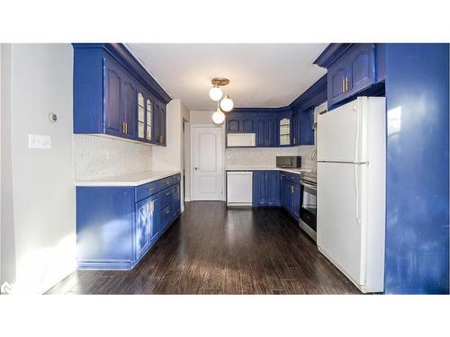 18 Kennedy Drive, Fenelon Falls, ON - Indoor Photo Showing Kitchen