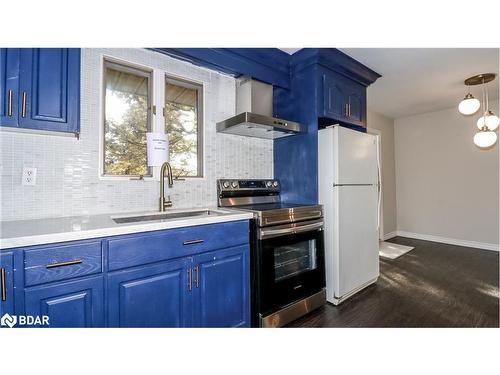 18 Kennedy Drive, Fenelon Falls, ON - Indoor Photo Showing Kitchen