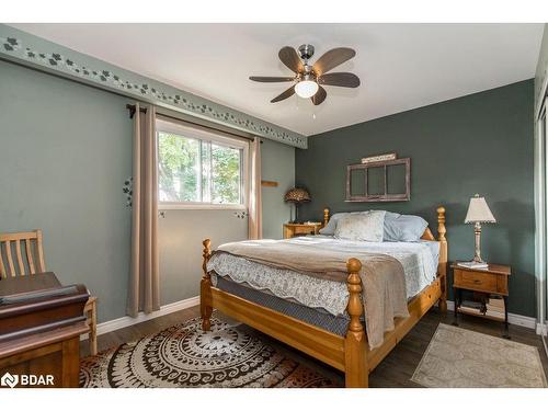 33 Roslyn Road, Barrie, ON - Indoor Photo Showing Bedroom