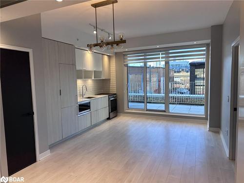 318-60 Tannery Road, Toronto, ON - Indoor Photo Showing Kitchen