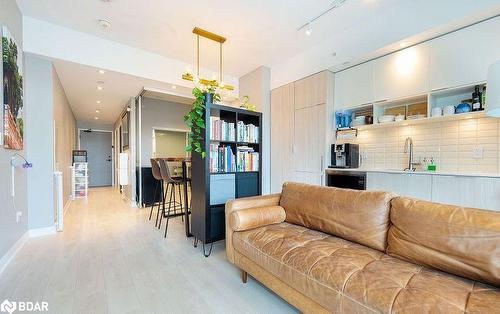 318-60 Tannery Road, Toronto, ON - Indoor Photo Showing Living Room