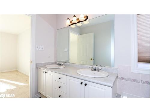 156 Columbia Road, Barrie, ON - Indoor Photo Showing Bathroom