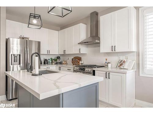 34 Legion Way, Angus, ON - Indoor Photo Showing Kitchen With Upgraded Kitchen