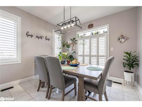 34 Legion Way, Angus, ON - Indoor Photo Showing Dining Room