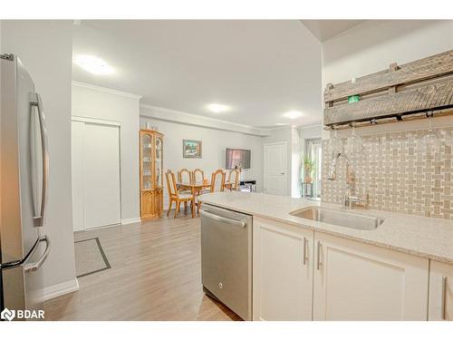 411-306 Essa Road, Barrie, ON - Indoor Photo Showing Kitchen