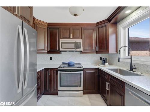 3 Logan Court, Barrie, ON - Indoor Photo Showing Kitchen