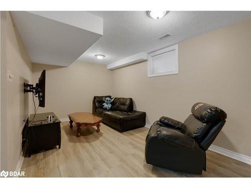 3 Logan Court, Barrie, ON - Indoor