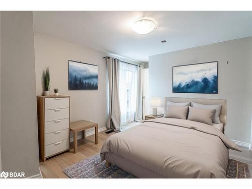 18-246 Tupper Boulevard, Alliston, ON - Indoor Photo Showing Bedroom