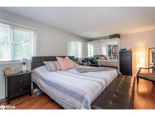 6 Huron Street, Barrie, ON - Indoor Photo Showing Bedroom