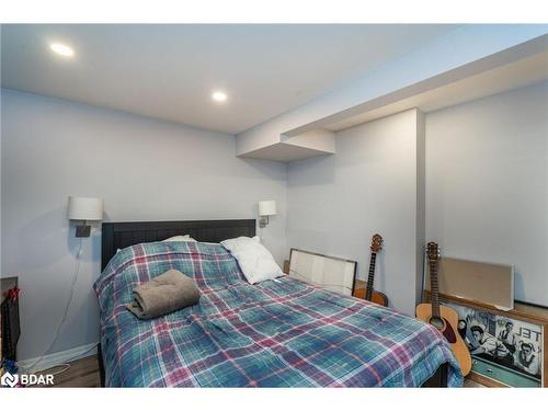 6 Huron Street, Barrie, ON - Indoor Photo Showing Bedroom