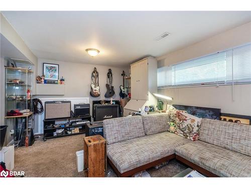 6 Huron Street, Barrie, ON - Indoor Photo Showing Living Room