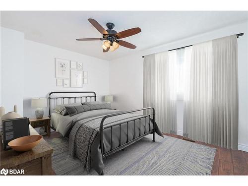 1251 Coleman Court, Innisfil, ON - Indoor Photo Showing Bedroom