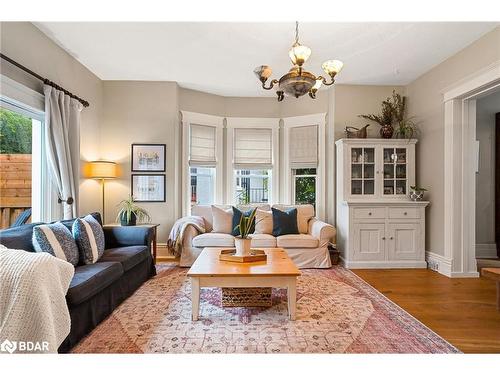 25 William Street, Barrie, ON - Indoor Photo Showing Living Room