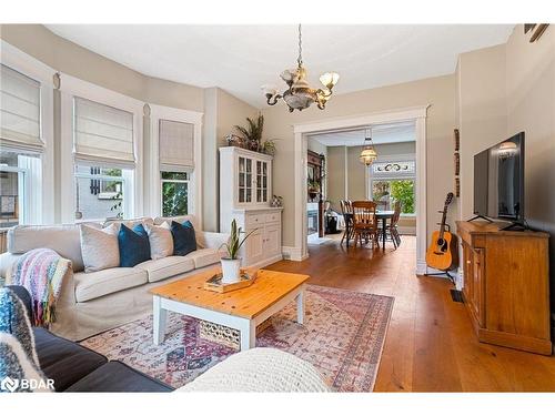 25 William Street, Barrie, ON - Indoor Photo Showing Living Room