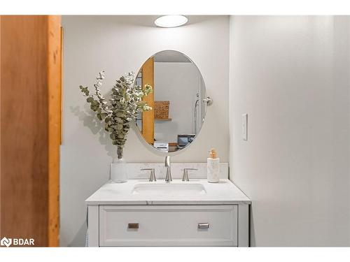 25 William Street, Barrie, ON - Indoor Photo Showing Bathroom