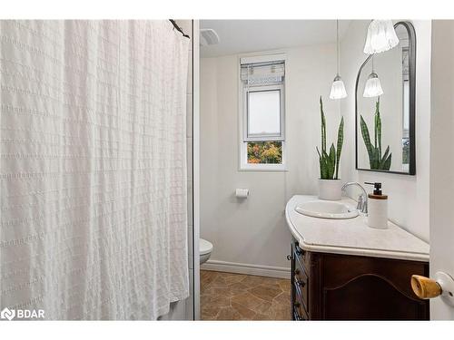 25 William Street, Barrie, ON - Indoor Photo Showing Bathroom