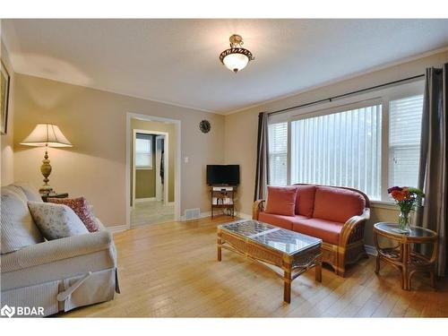 379 Old Muskoka Road, Orillia, ON - Indoor Photo Showing Living Room