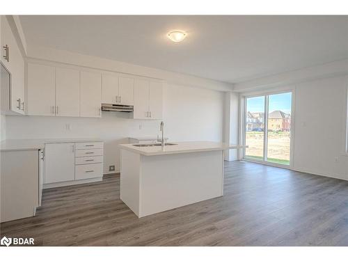 11 Sagewood Avenue, Barrie, ON - Indoor Photo Showing Kitchen