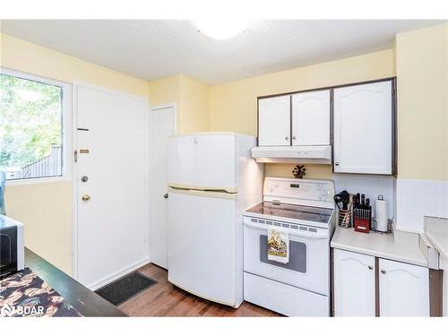 J5-63 Ferris Lane, Barrie, ON - Indoor Photo Showing Kitchen