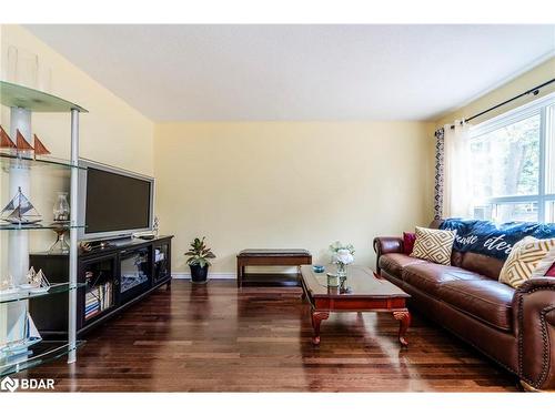 J5-63 Ferris Lane, Barrie, ON - Indoor Photo Showing Living Room