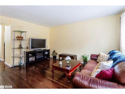 J5-63 Ferris Lane, Barrie, ON - Indoor Photo Showing Living Room