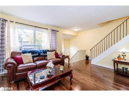 J5-63 Ferris Lane, Barrie, ON - Indoor Photo Showing Living Room