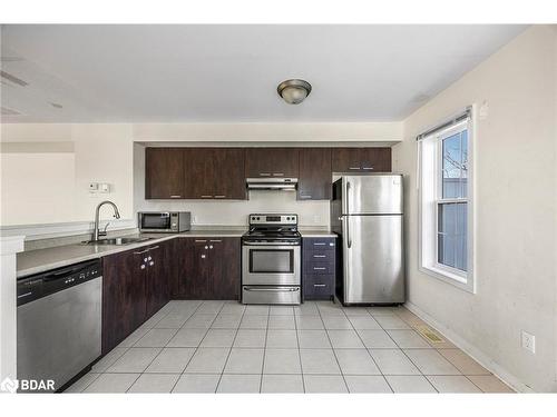 24-91 Coughlin Road, Barrie, ON - Indoor Photo Showing Kitchen