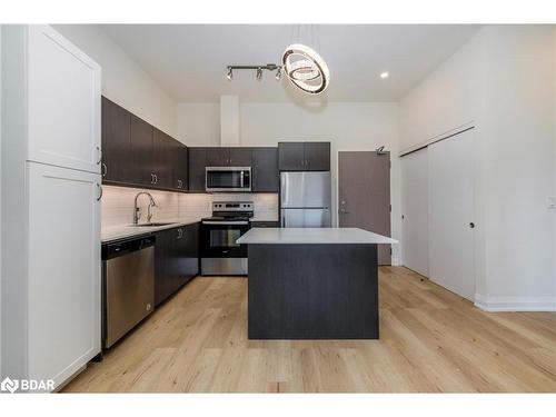 101-58 Lakeside Terrace, Barrie, ON - Indoor Photo Showing Kitchen With Stainless Steel Kitchen With Upgraded Kitchen