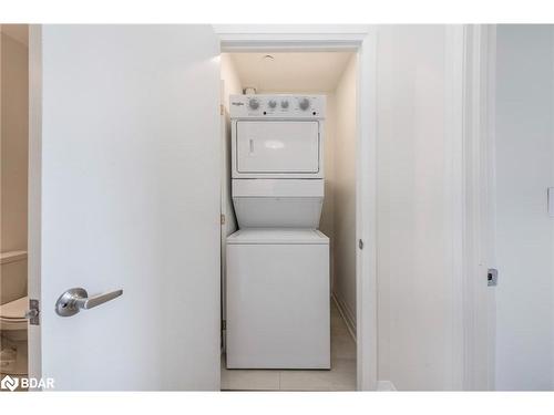 101-58 Lakeside Terrace, Barrie, ON - Indoor Photo Showing Laundry Room