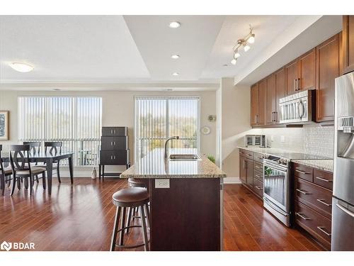 402-160 Macdonell Street, Guelph, ON - Indoor Photo Showing Kitchen With Upgraded Kitchen