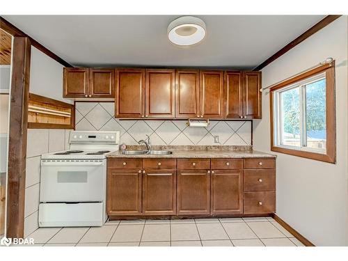 3312 Knight Avenue, Severn, ON - Indoor Photo Showing Kitchen