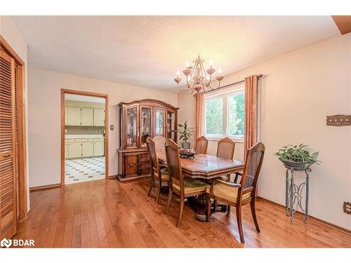 31 Park Crescent, Richmond Hill, ON - Indoor Photo Showing Dining Room