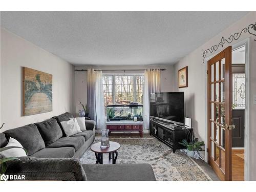 53 Slalom Drive, Oro-Medonte, ON - Indoor Photo Showing Living Room