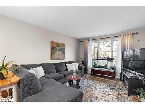 53 Slalom Drive, Oro-Medonte, ON - Indoor Photo Showing Living Room