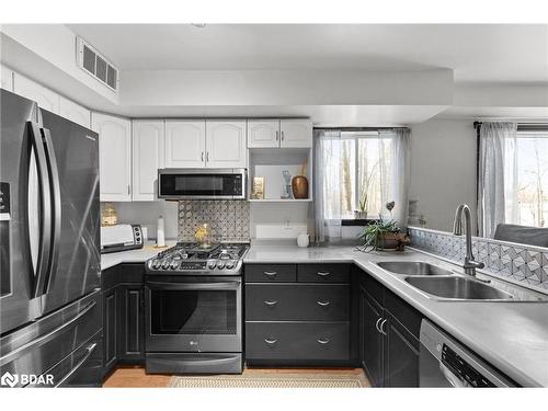 53 Slalom Drive, Oro-Medonte, ON - Indoor Photo Showing Kitchen With Double Sink