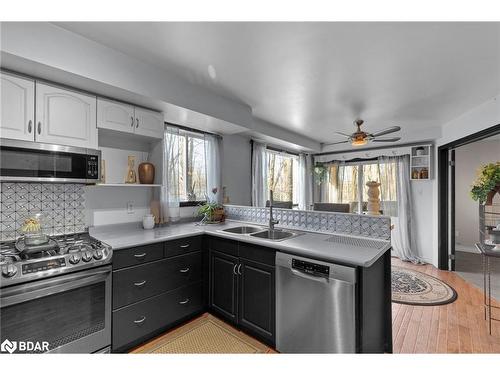 53 Slalom Drive, Oro-Medonte, ON - Indoor Photo Showing Kitchen With Double Sink