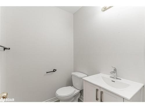 121 Sovereigns Gate, Barrie, ON - Indoor Photo Showing Bathroom