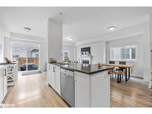 324 East Street Street, Orillia, ON - Indoor Photo Showing Kitchen With Upgraded Kitchen