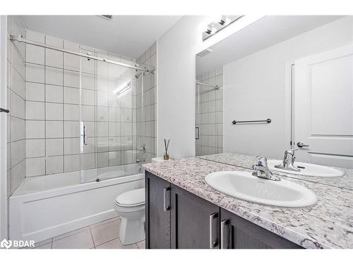 324 East Street Street, Orillia, ON - Indoor Photo Showing Bathroom