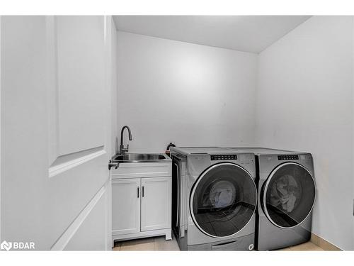 324 East Street Street, Orillia, ON - Indoor Photo Showing Laundry Room