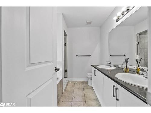 324 East Street Street, Orillia, ON - Indoor Photo Showing Bathroom